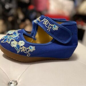 Women's Chinese Blue Embroidered Floral Canvas 2" Wedge Heel Shoes 6